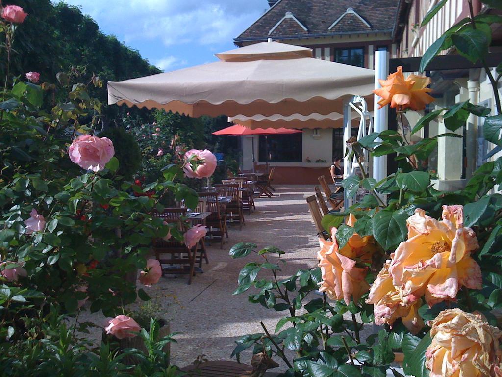 Logis Hotel La Foret Senonches Luaran gambar