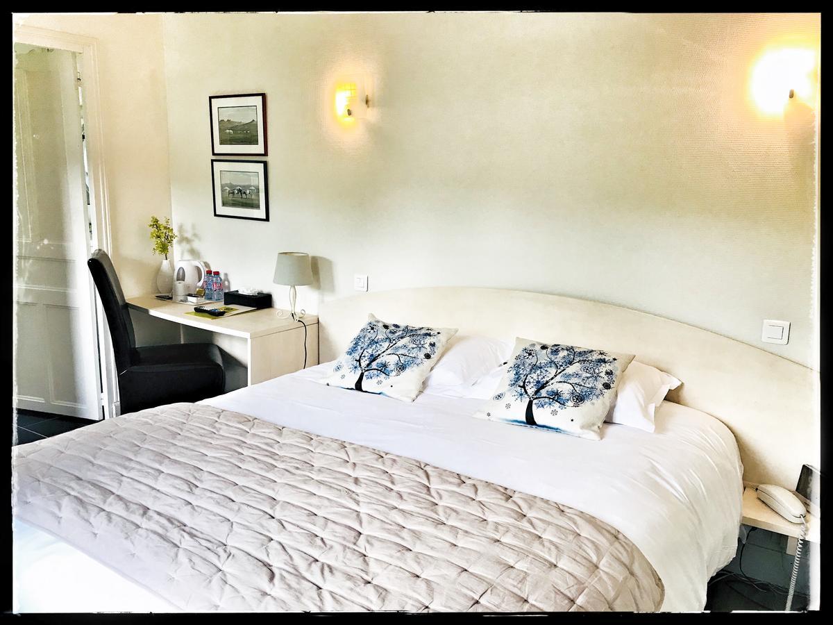 Logis Hotel La Foret Senonches Luaran gambar